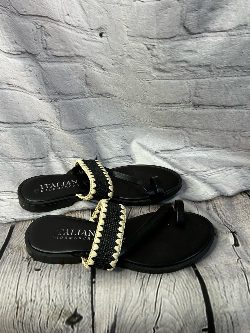 Italian Shoemakers Strappy Sandals Made In Italy‎ Size 7.5 Black Cream Woven GUC